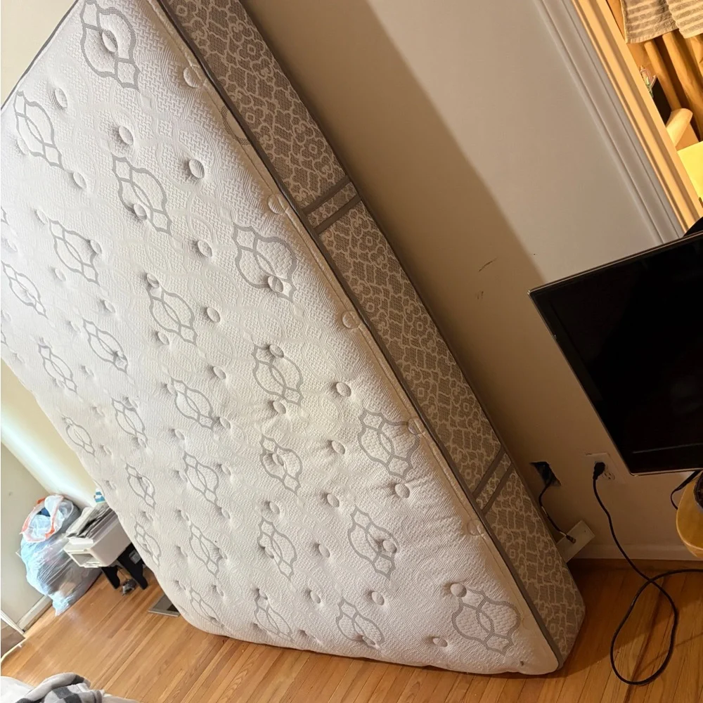 Serta Silverdale Mattress Topper - Cream/Beige